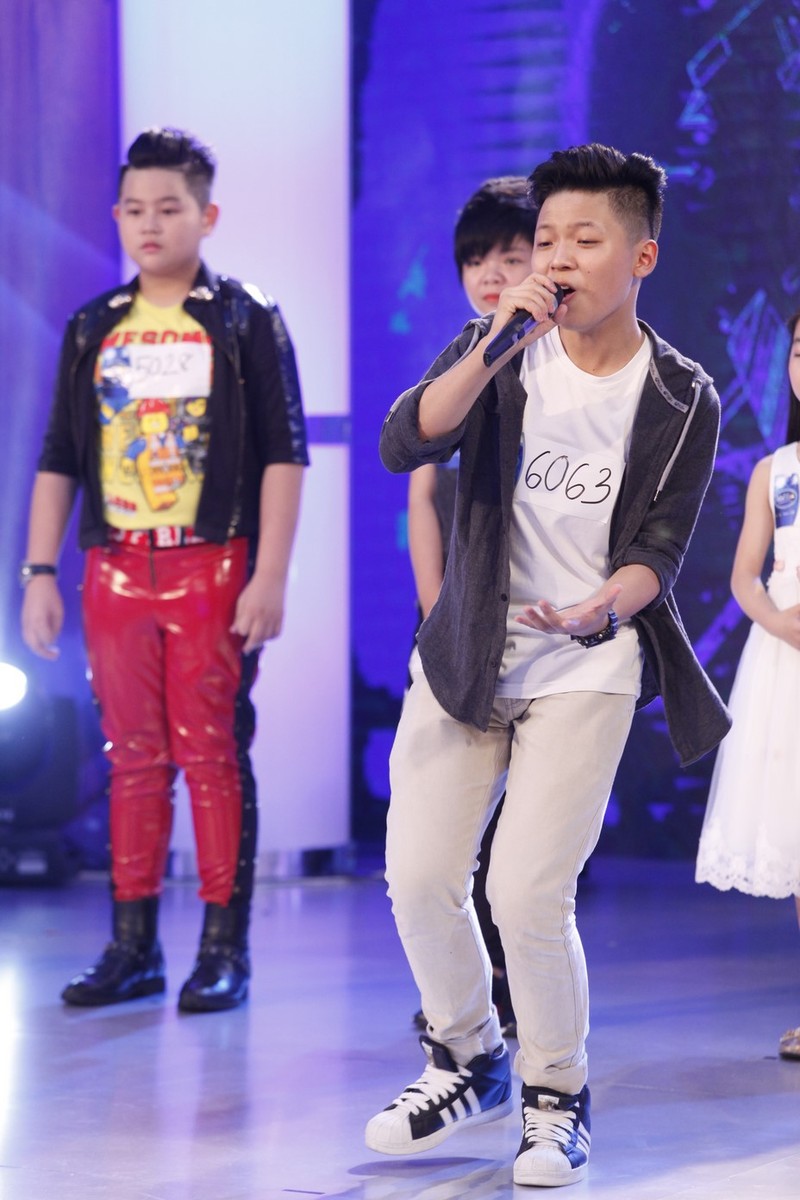 Toc Tien Isaac bat dong tren ghe nong Vietnam Idol Kids-Hinh-10